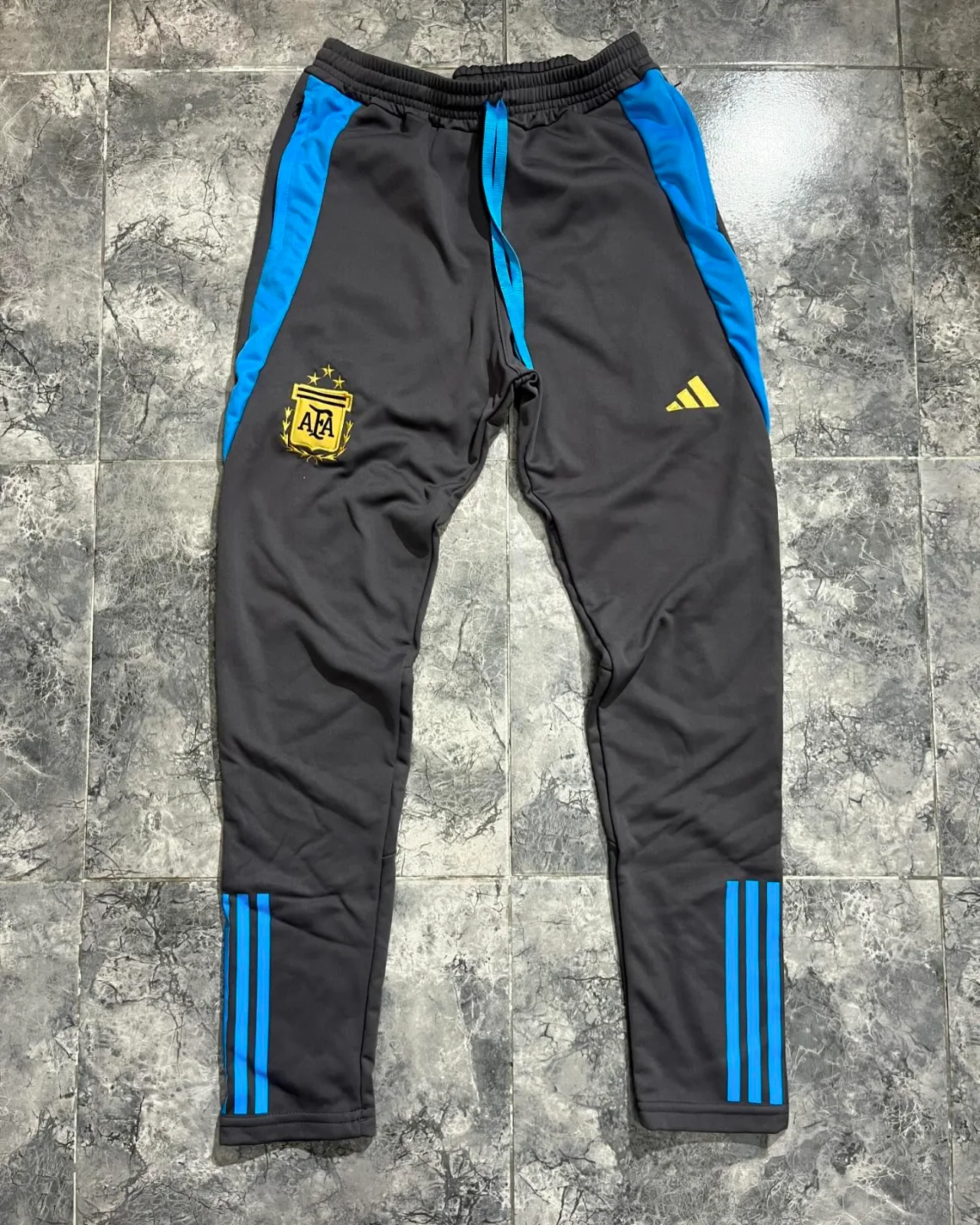 Men's Joggers 15: digital sewing pattern for men — fitted sports pants with contrast panels — Moldey