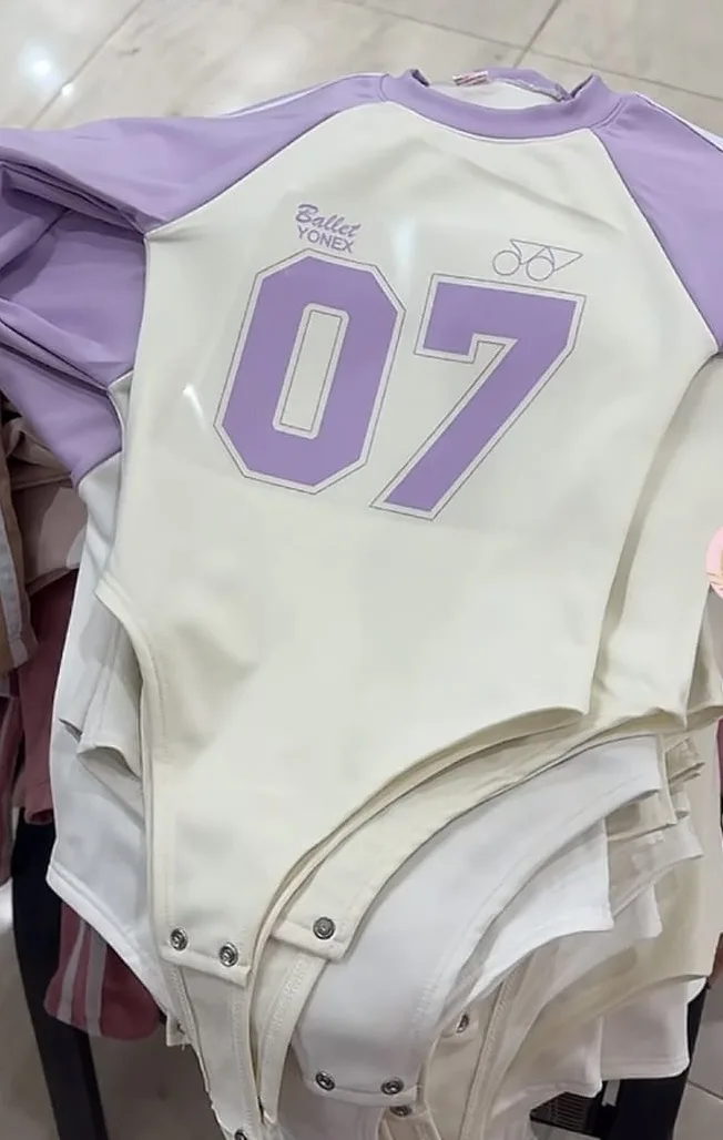连体衣 23-G:女童装电子版纸样(带号码的双色运动连体衣) — Moldey