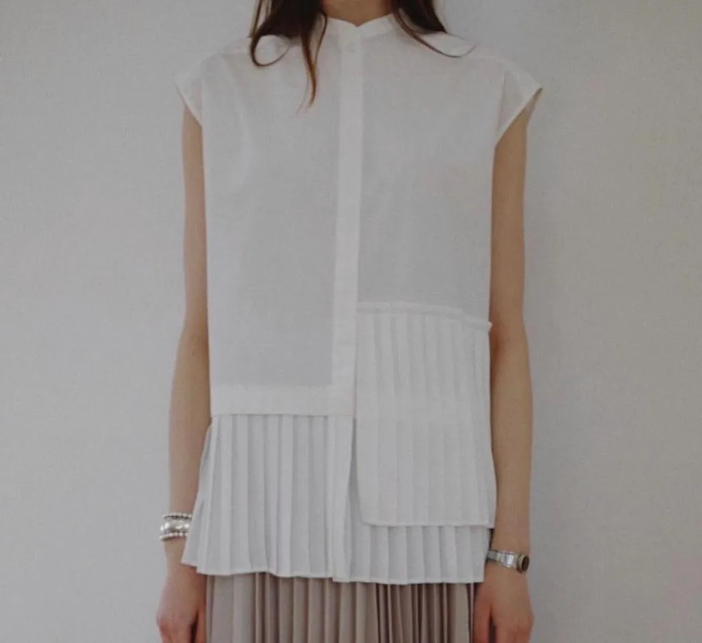 Blouse 124: digital sewing pattern for women — mandarin collar blouse with pleated panel — Moldey