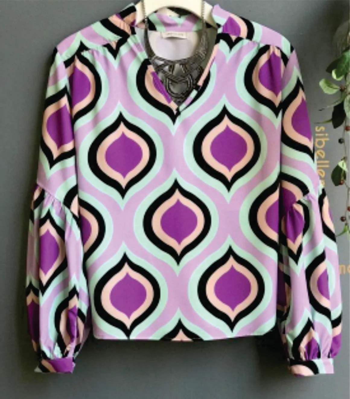 Blouse 33: digital sewing pattern for women — geometric print blouse with puff sleeves — Moldey