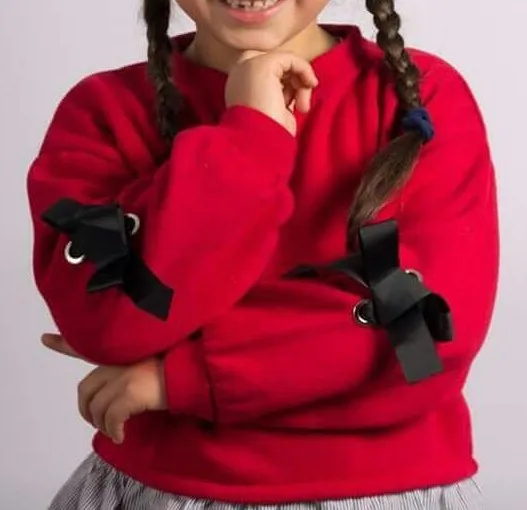 Sweatshirt 003: digital sewing pattern for girls — cotton sweatshirt with bows on the sleeves — Moldey